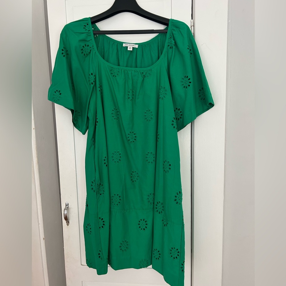 Green Eyelet Dress. Free assembly brand. Size medium